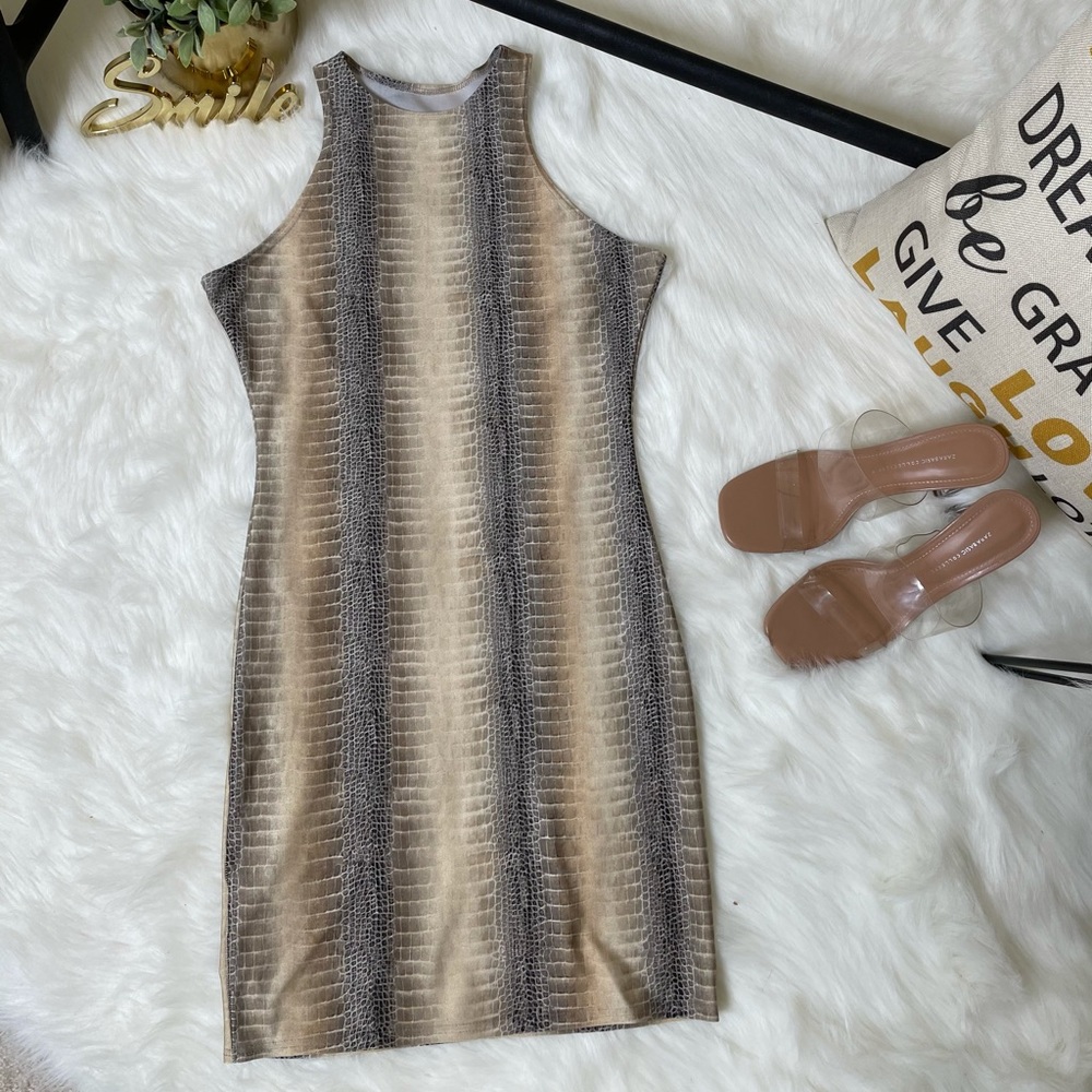 Beautiful brown and gray croc print dress in SizeL